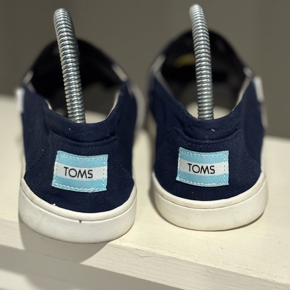 TOMS Classic Canvas Shoes Girls Youth Size 5Y Navy Blue Slip On Casual Shoes - Picture 9 of 9